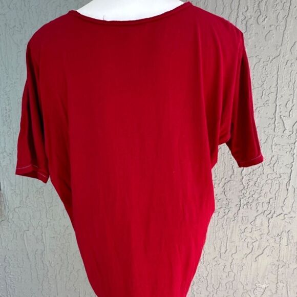 Tommy Bahama Short Sleeve Long Scoop Neck Tee Red M EUC - Picture 2 of 5